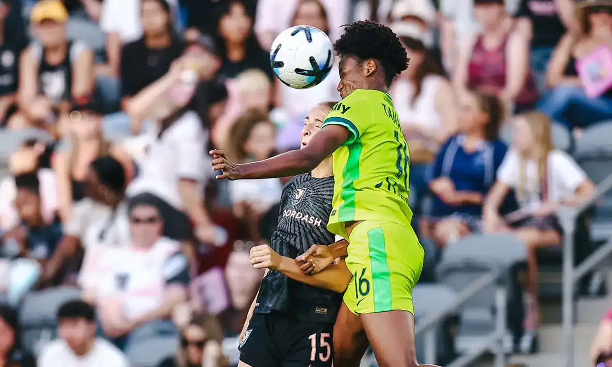 Brasileiras empatam na NWSL; Debinha faz três na rodada