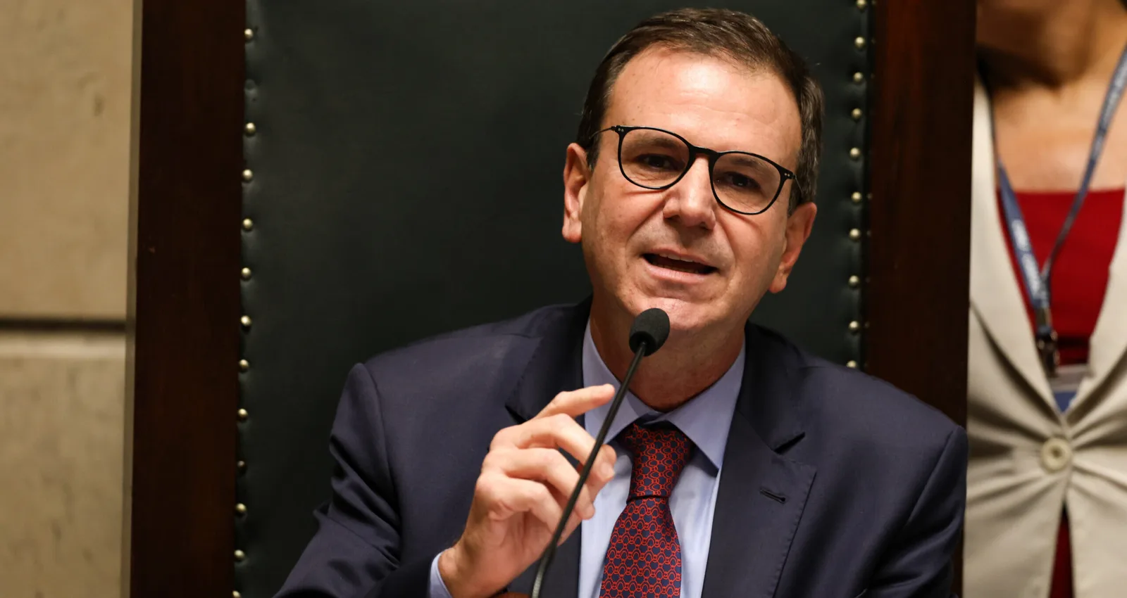 Pesquisa registra Paes à frente e aponta 16% de indecisos no Rio