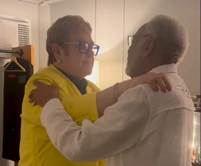 Elton John e Gilberto Gil trocam elogios nos bastidores do Rock in Rio