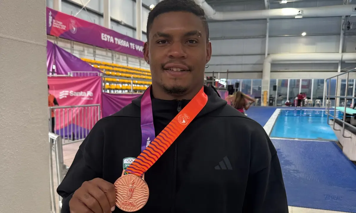 Luis Felipe Moura conquista dois bronzes após começar nos saltos por acaso