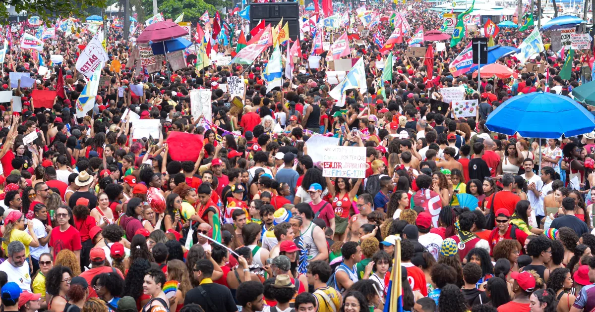 Ato no Rio reúne apoiadores de Lula sem participação do presidente