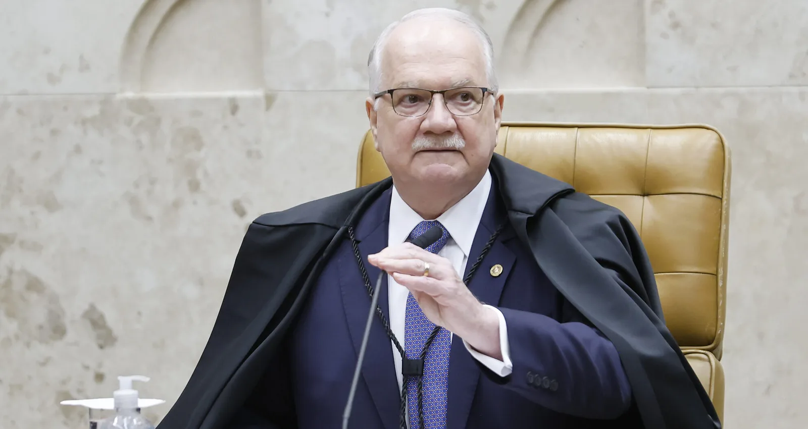 Fachin mantém julgamentos separados e assume petição sobre Moraes