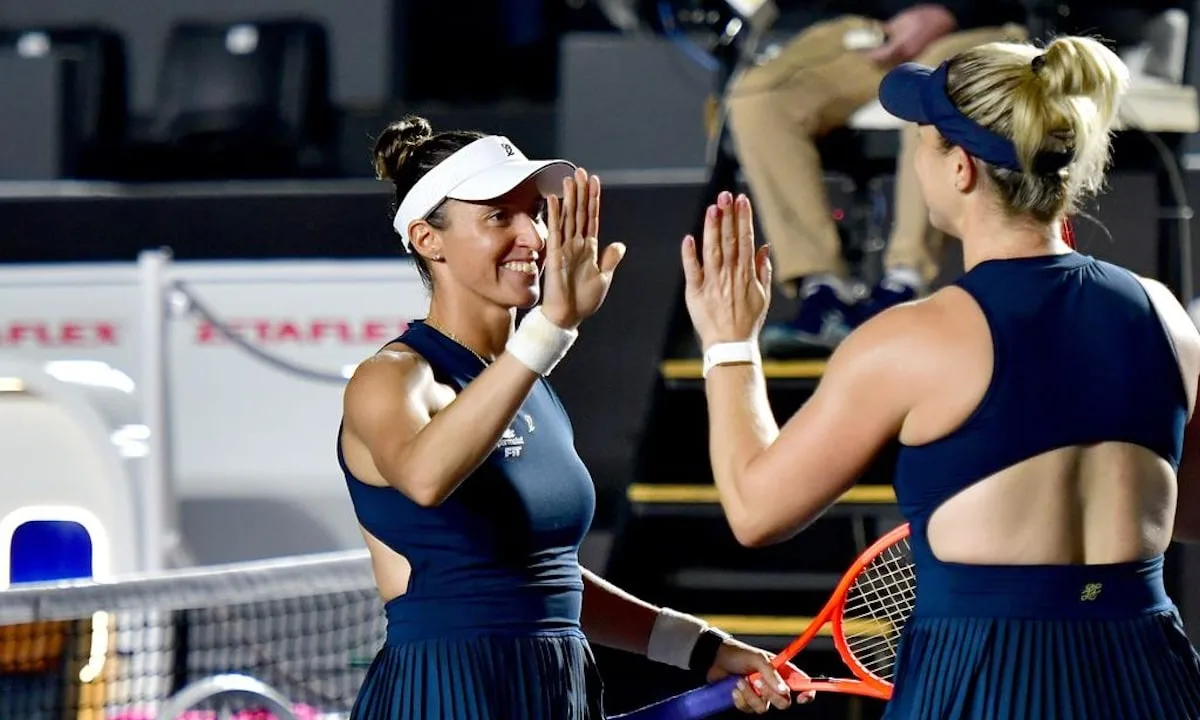 Luisa Stefani e Gabriela Dabrowski viram jogo e vão à final do SP Open
