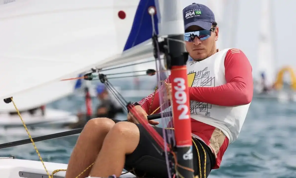 Kiko Dal Ri vence duas regatas e recupera liderança no Mundial de ILCA 6