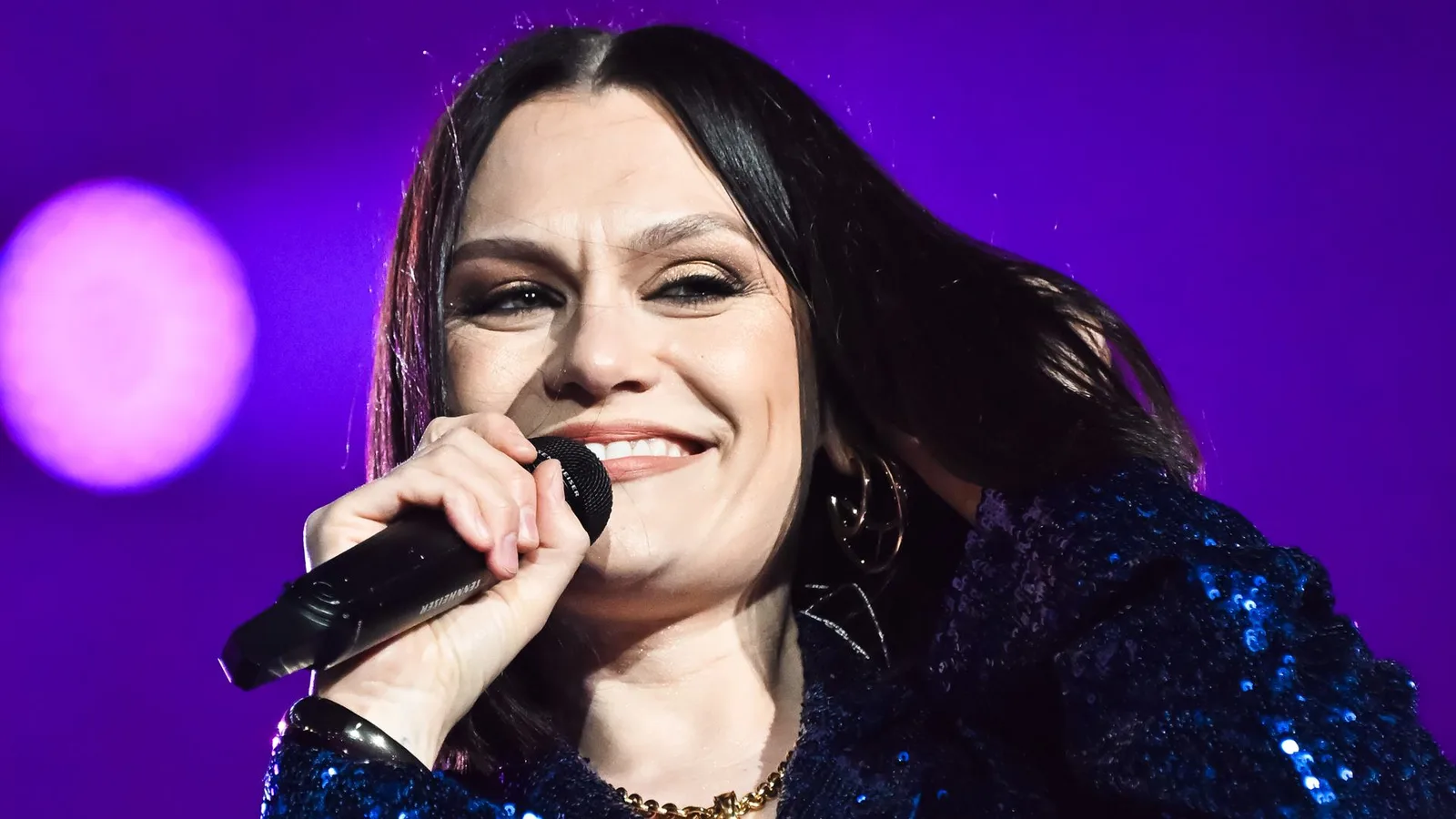 Jessie J deixa redes para focar na recuperação e no filho