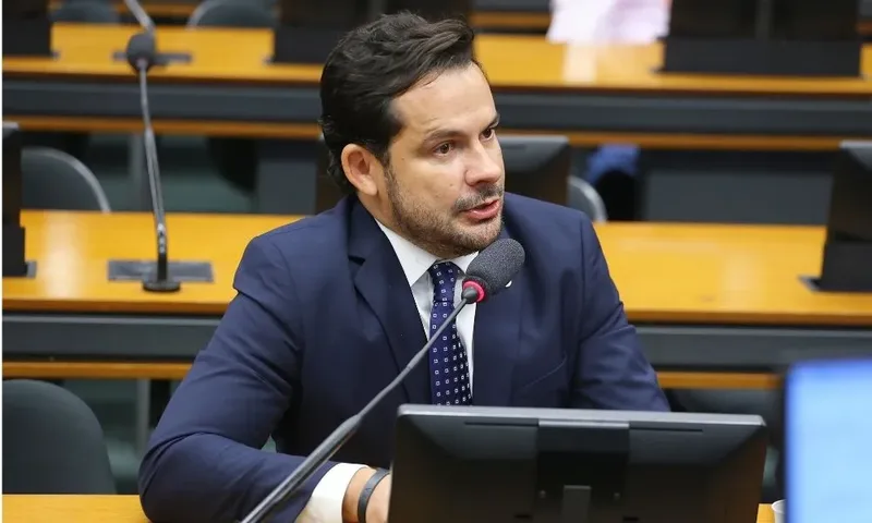 Capitão Alberto Neto disputa o Senado pelo Amazonas em 2026