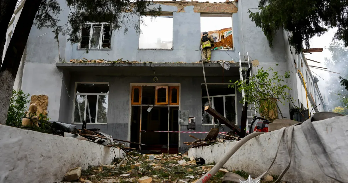 Míssil russo atinge usina em Kiev e mata duas pessoas