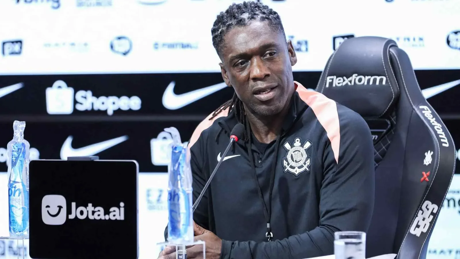 Seedorf diz que Memphis não influenciou chegada ao Corinthians