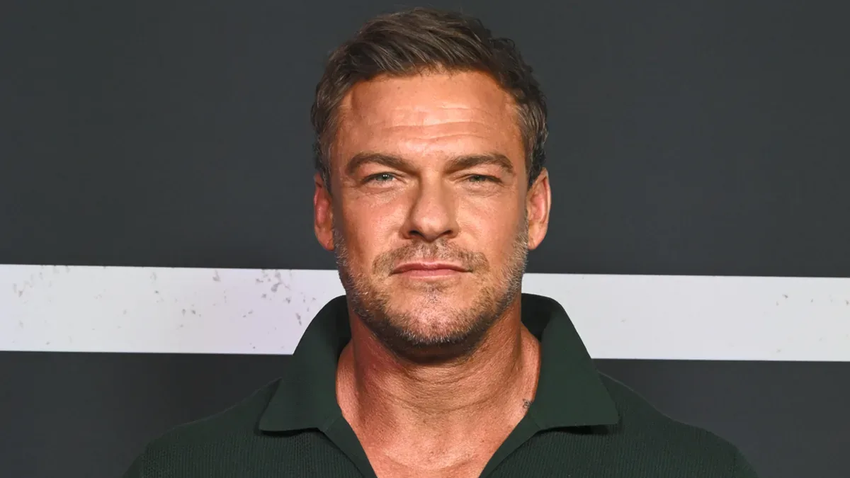 Alan Ritchson negocia papel principal no filme de Helldivers